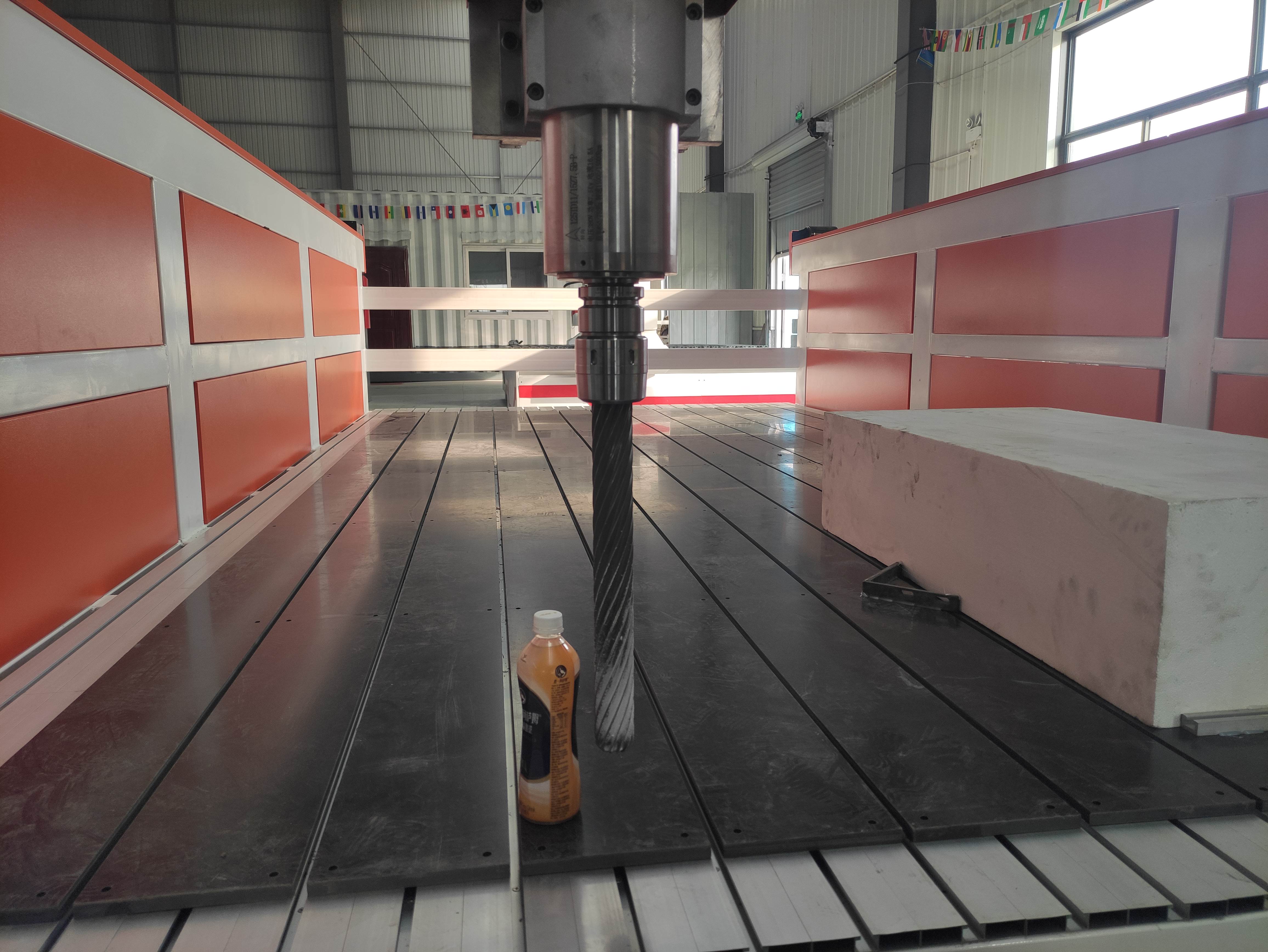 五軸保麗龍雕刻機(jī)的性能特點(diǎn)是什么？